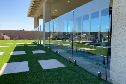 Frame-less glass pool fence
